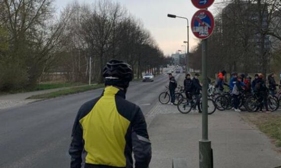 Querung des Wuhlewanderweges Eisenacher Straße